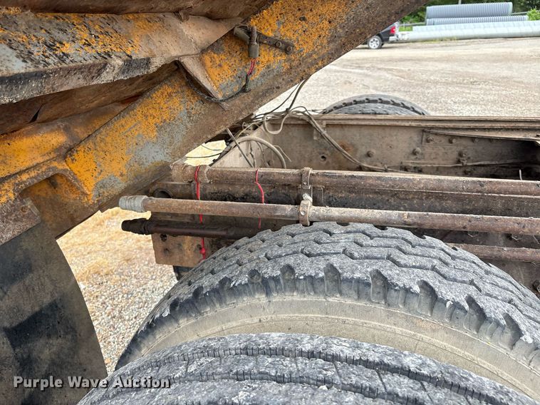 image for item EM2559 1996 International 4900 dump truck