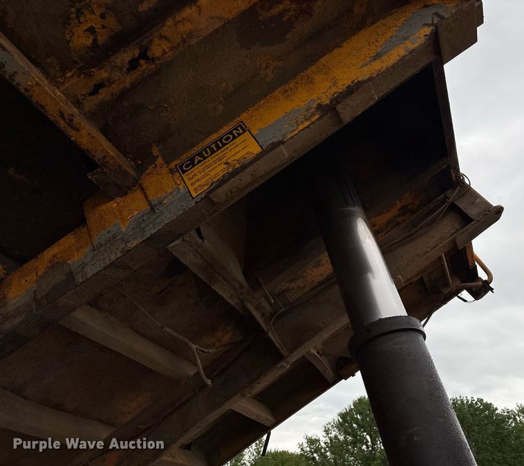 image for item EM2559 1996 International 4900 dump truck