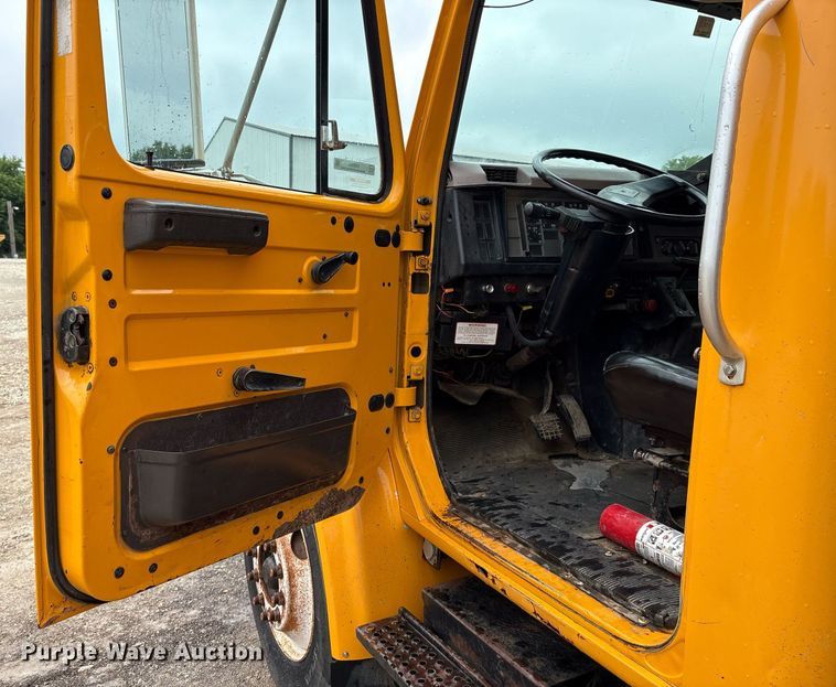 image for item EM2559 1996 International 4900 dump truck