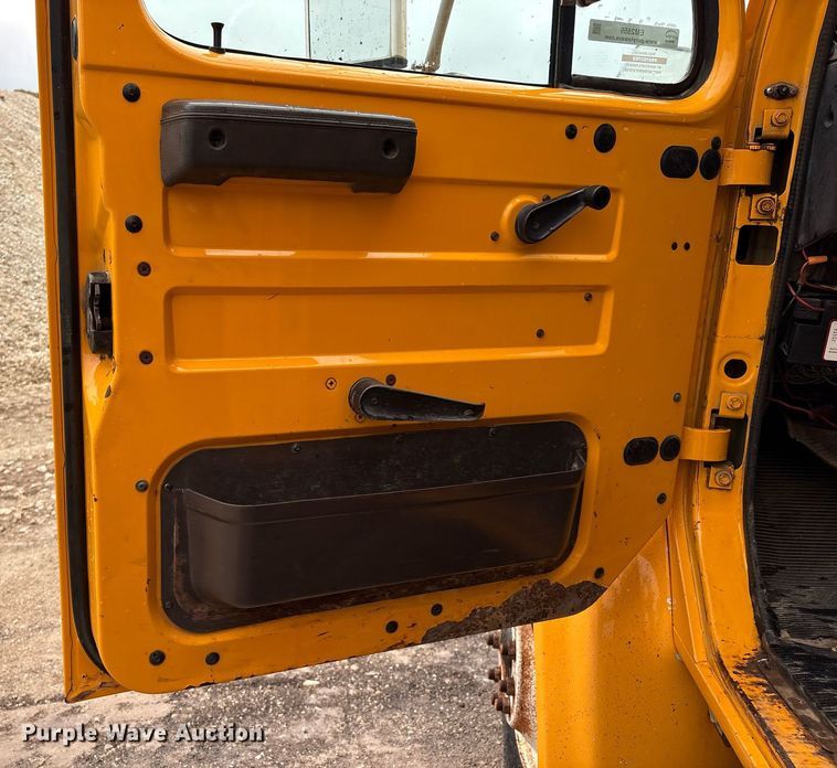 image for item EM2559 1996 International 4900 dump truck