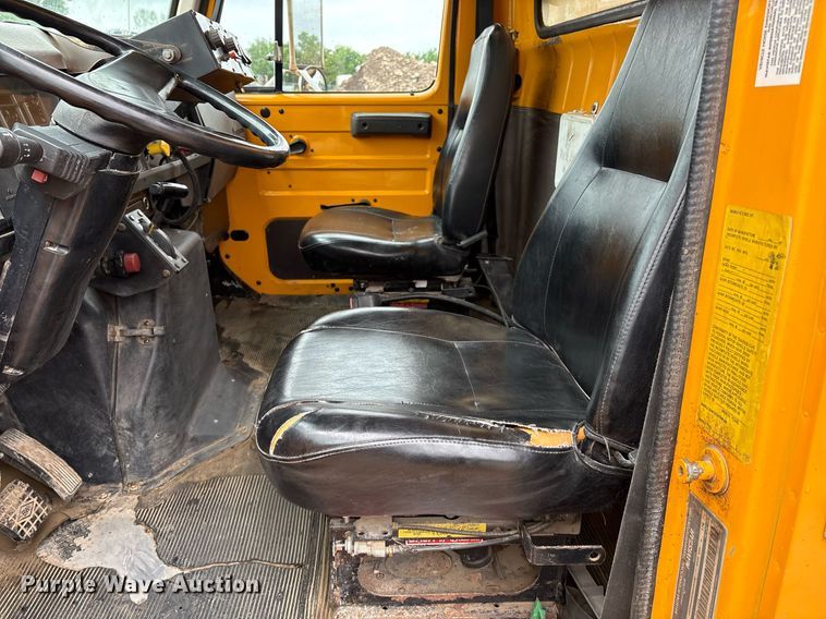 image for item EM2559 1996 International 4900 dump truck