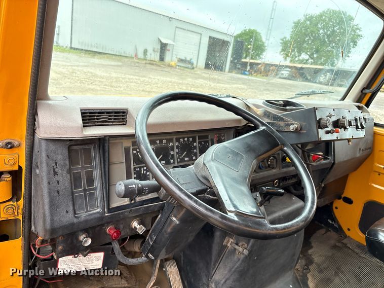 image for item EM2559 1996 International 4900 dump truck
