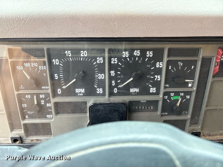 image for item EM2559 1996 International 4900 dump truck