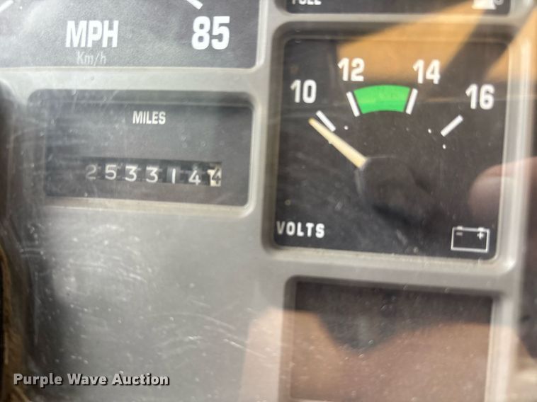 image for item EM2559 1996 International 4900 dump truck