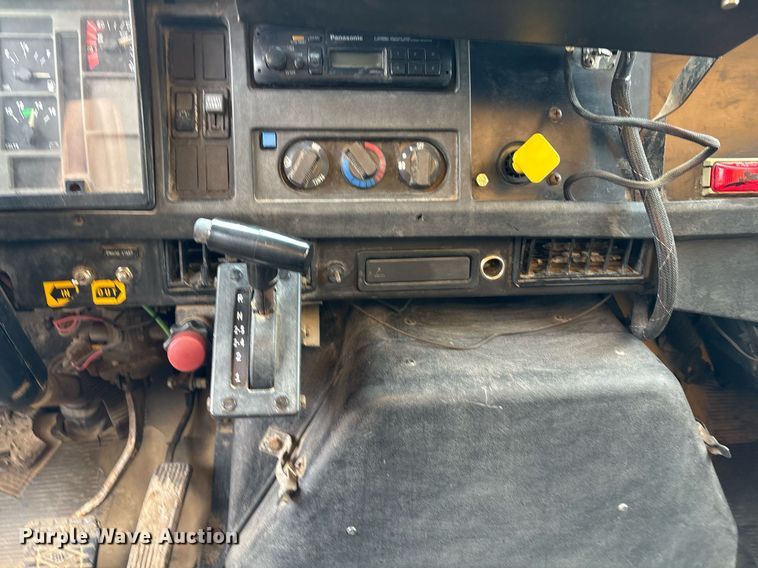 image for item EM2559 1996 International 4900 dump truck