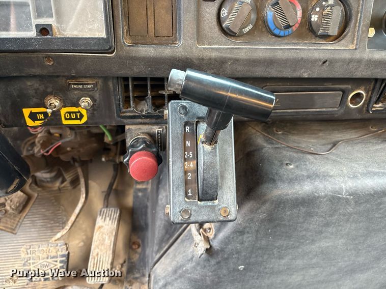 image for item EM2559 1996 International 4900 dump truck