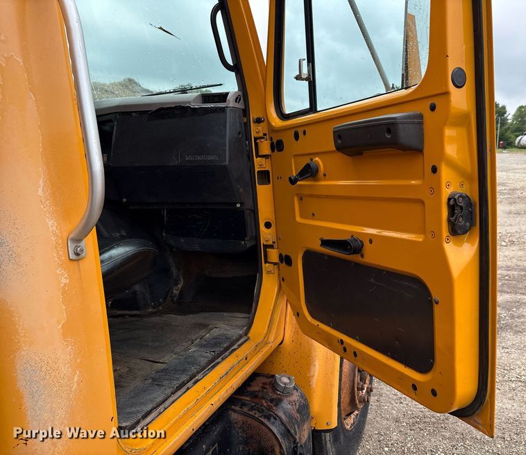 image for item EM2559 1996 International 4900 dump truck