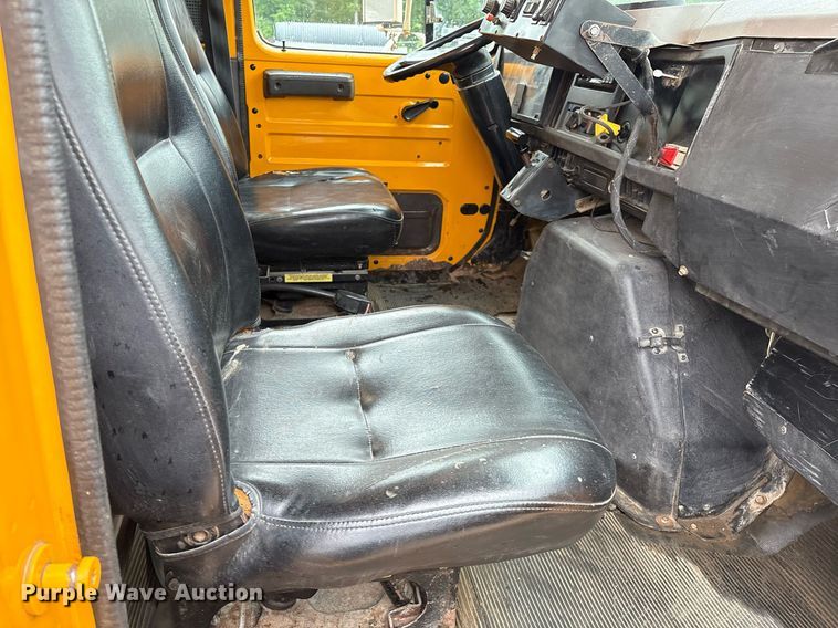 image for item EM2559 1996 International 4900 dump truck