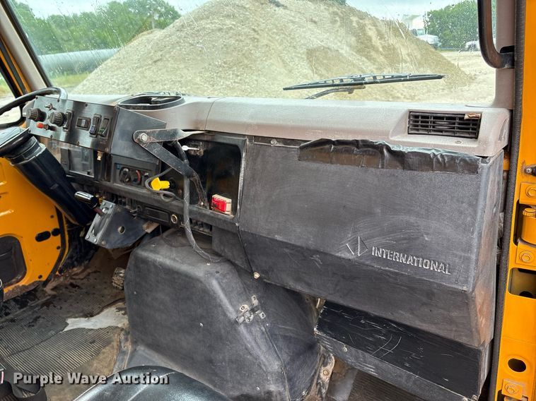 image for item EM2559 1996 International 4900 dump truck