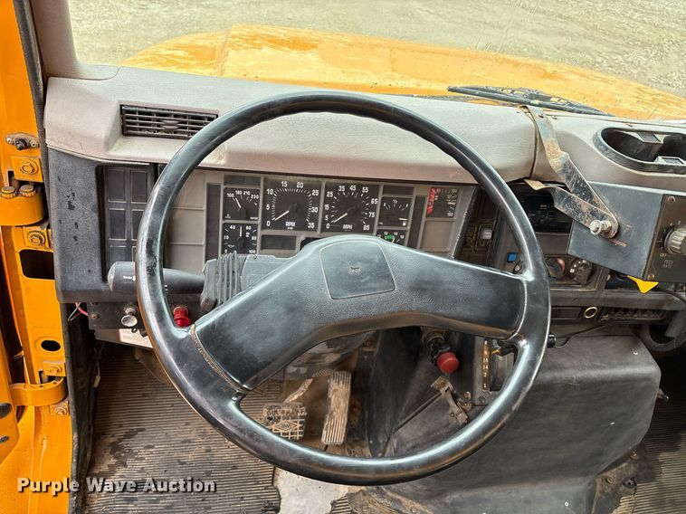 image for item EM2559 1996 International 4900 dump truck