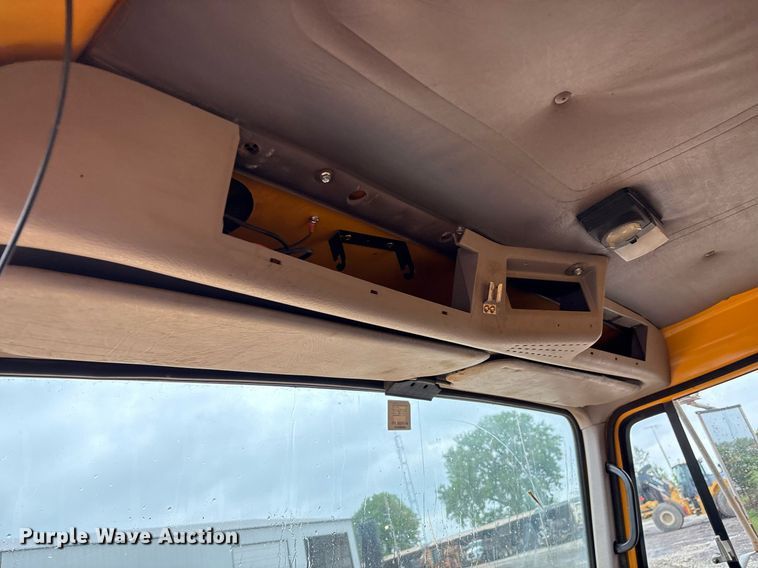 image for item EM2559 1996 International 4900 dump truck