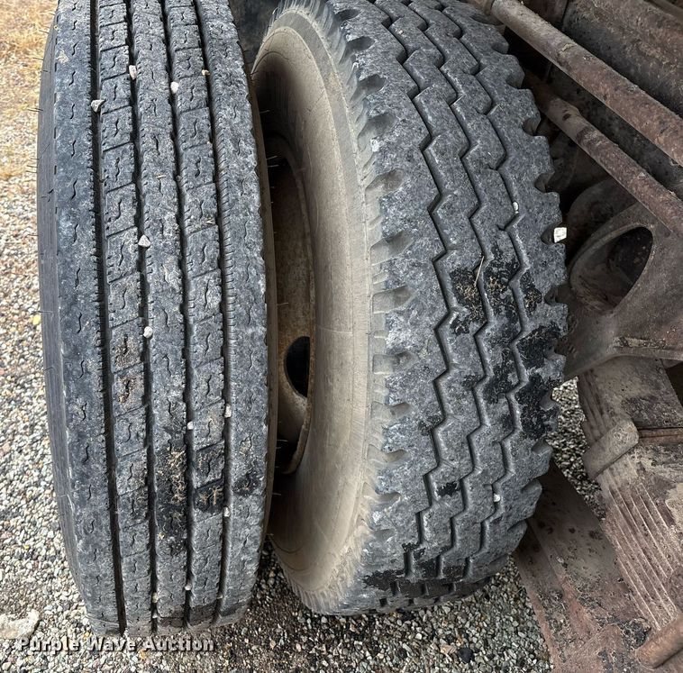 image for item EM2559 1996 International 4900 dump truck