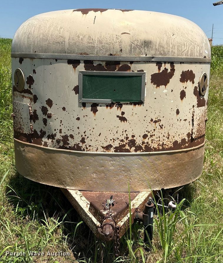image for item EM2608 1980 Sooner livestock trailer