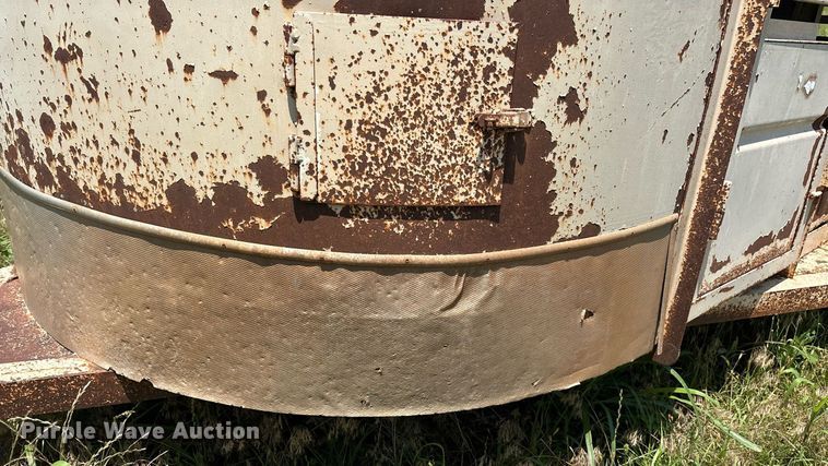 image for item EM2608 1980 Sooner livestock trailer