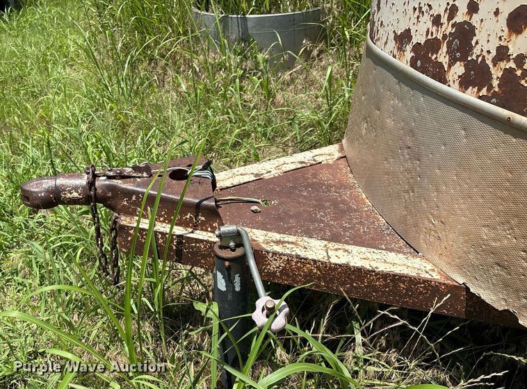 image for item EM2608 1980 Sooner livestock trailer