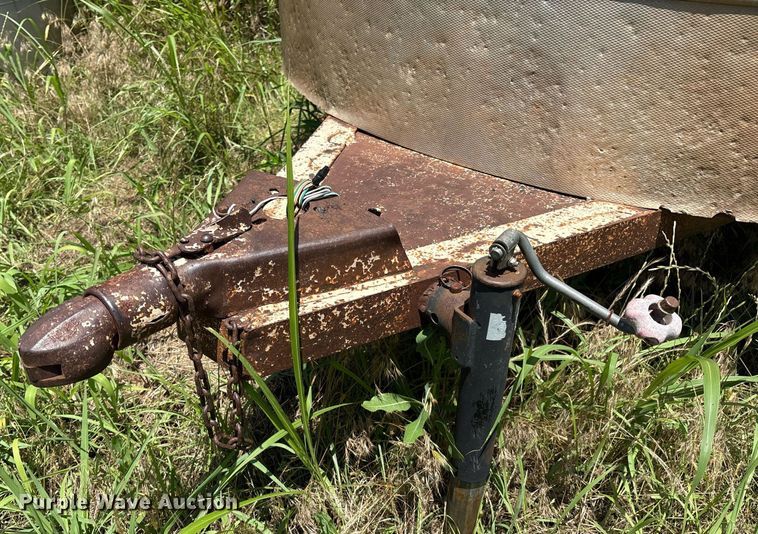 image for item EM2608 1980 Sooner livestock trailer