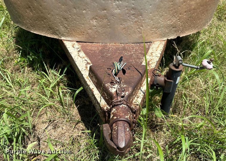 image for item EM2608 1980 Sooner livestock trailer