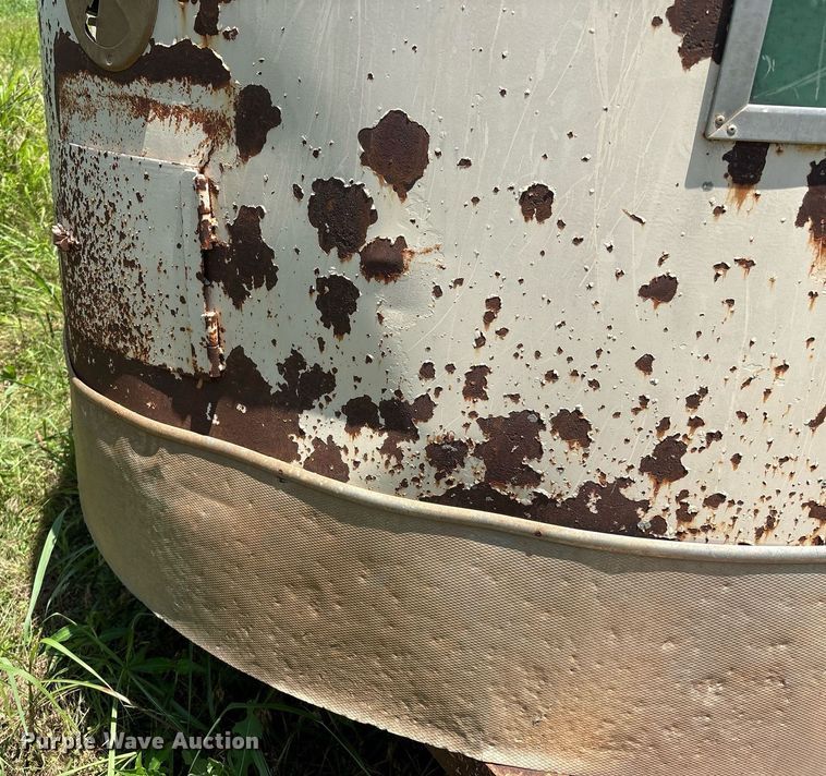 image for item EM2608 1980 Sooner livestock trailer