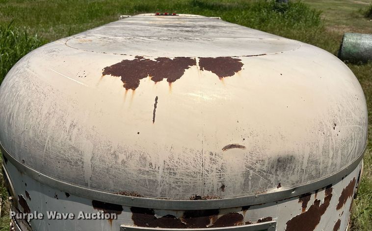 image for item EM2608 1980 Sooner livestock trailer