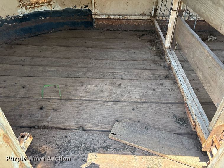 image for item EM2608 1980 Sooner livestock trailer
