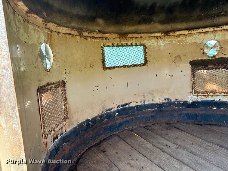 image for item EM2608 1980 Sooner livestock trailer