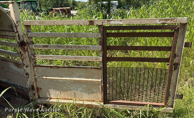 image for item EM2608 1980 Sooner livestock trailer