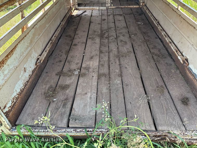 image for item EM2608 1980 Sooner livestock trailer