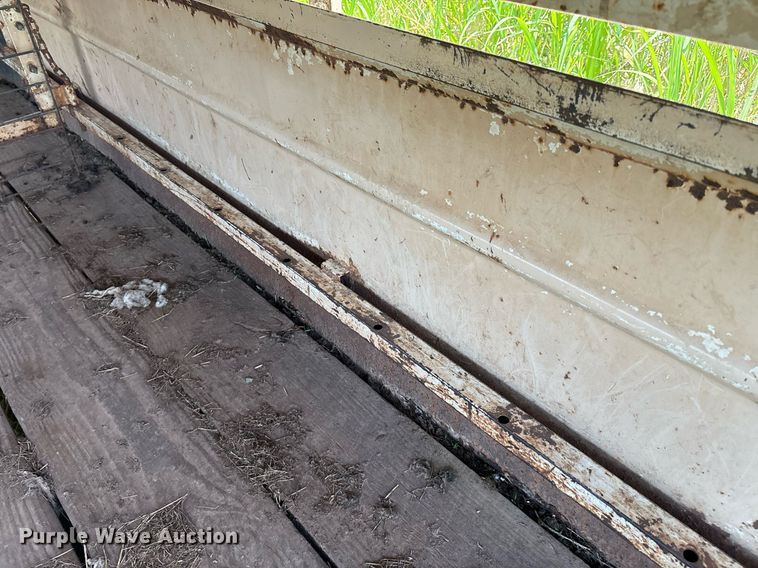 image for item EM2608 1980 Sooner livestock trailer