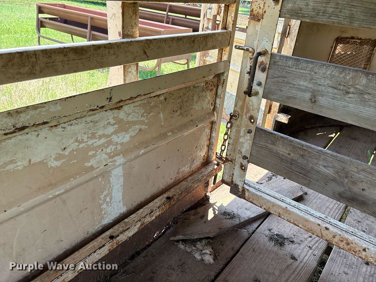image for item EM2608 1980 Sooner livestock trailer