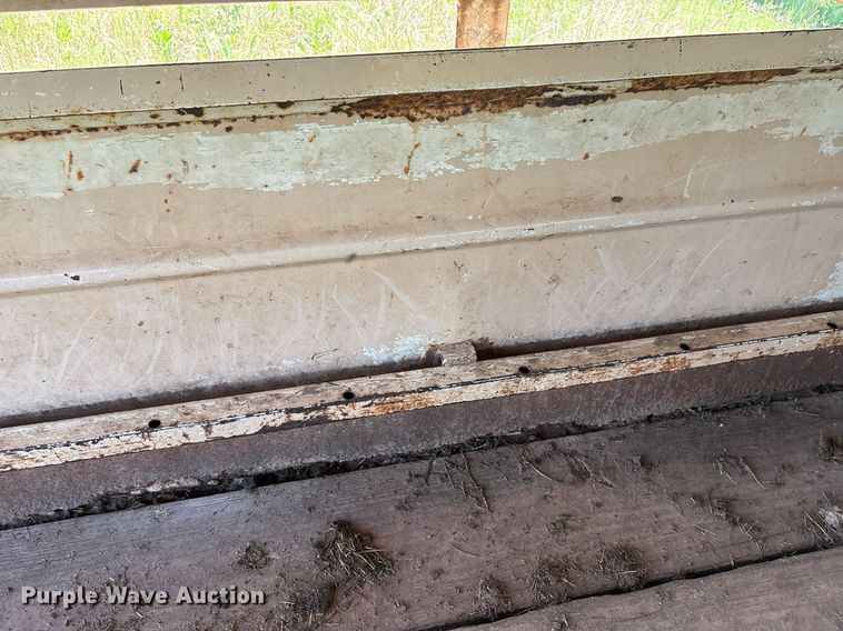 image for item EM2608 1980 Sooner livestock trailer