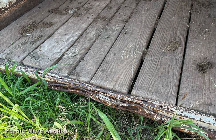 image for item EM2608 1980 Sooner livestock trailer