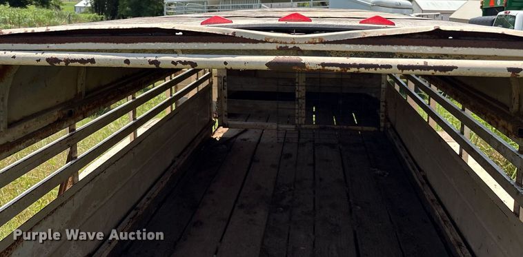 image for item EM2608 1980 Sooner livestock trailer