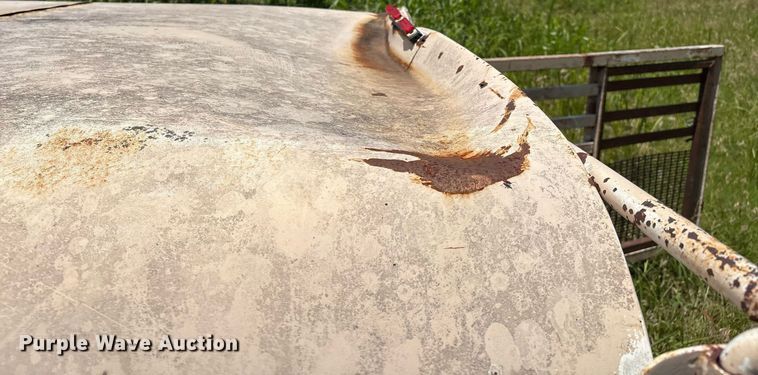 image for item EM2608 1980 Sooner livestock trailer