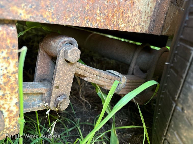image for item EM2608 1980 Sooner livestock trailer
