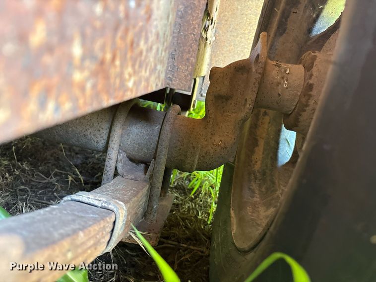 image for item EM2608 1980 Sooner livestock trailer