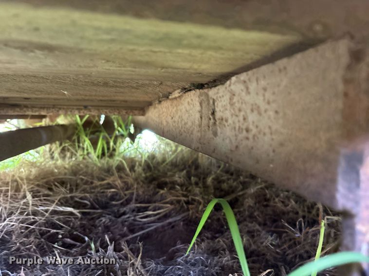 image for item EM2608 1980 Sooner livestock trailer