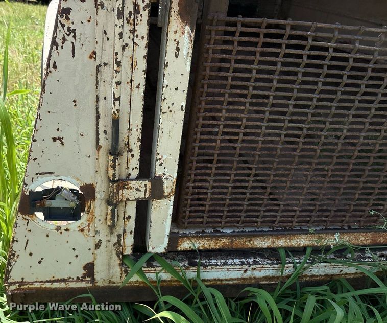 image for item EM2608 1980 Sooner livestock trailer