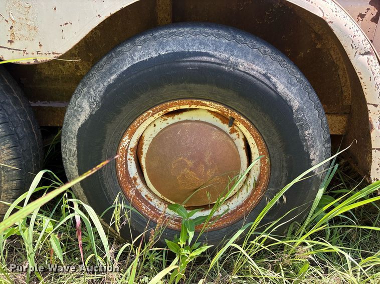 image for item EM2608 1980 Sooner livestock trailer
