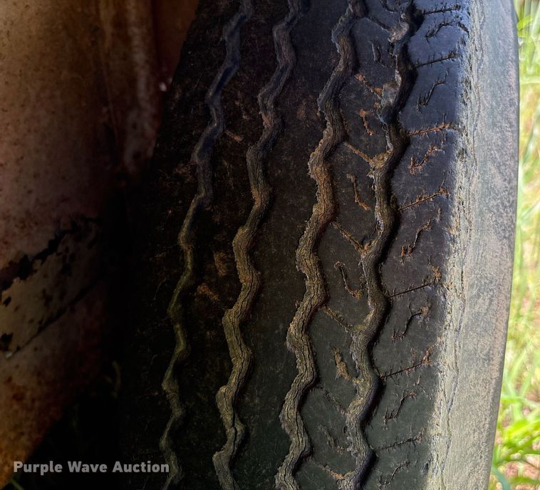 image for item EM2608 1980 Sooner livestock trailer
