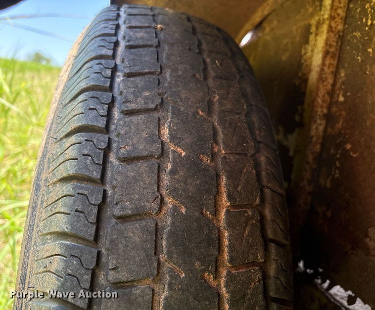 image for item EM2608 1980 Sooner livestock trailer