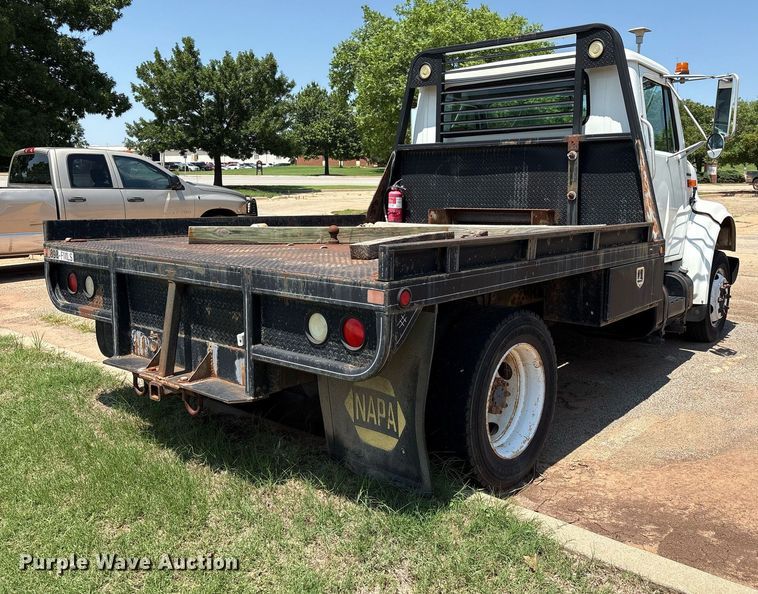 image for item EM2610 2002 International 4700 flatbed truck
