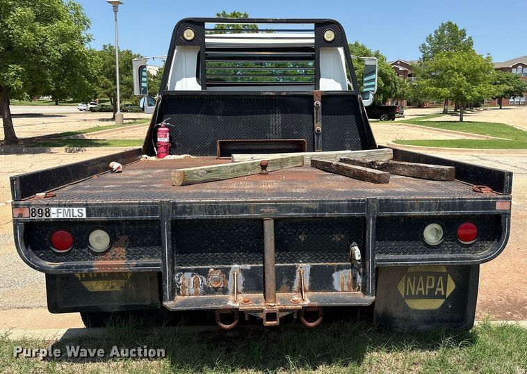 image for item EM2610 2002 International 4700 flatbed truck