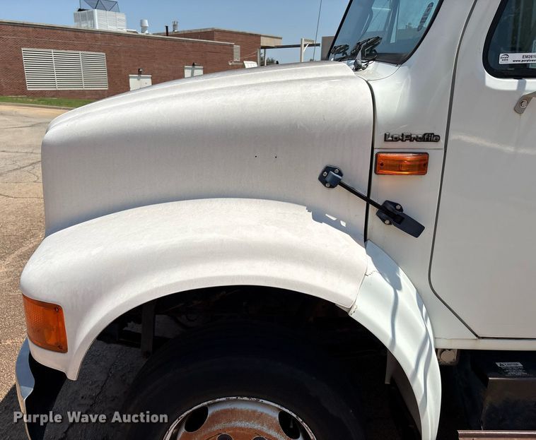 image for item EM2610 2002 International 4700 flatbed truck