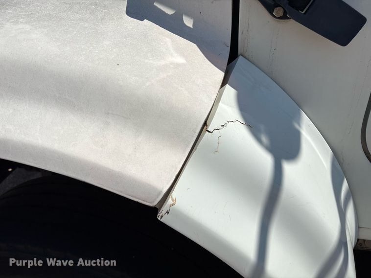 image for item EM2610 2002 International 4700 flatbed truck