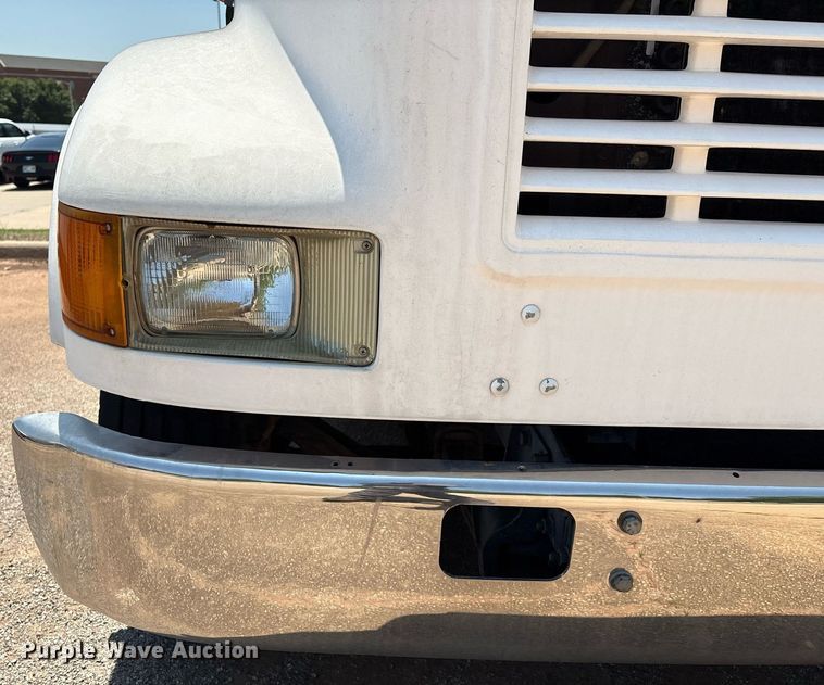 image for item EM2610 2002 International 4700 flatbed truck