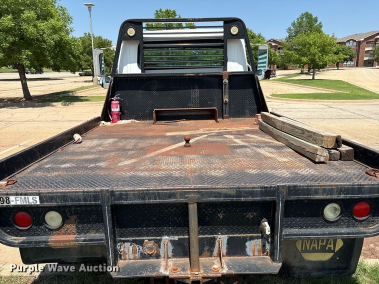 image for item EM2610 2002 International 4700 flatbed truck