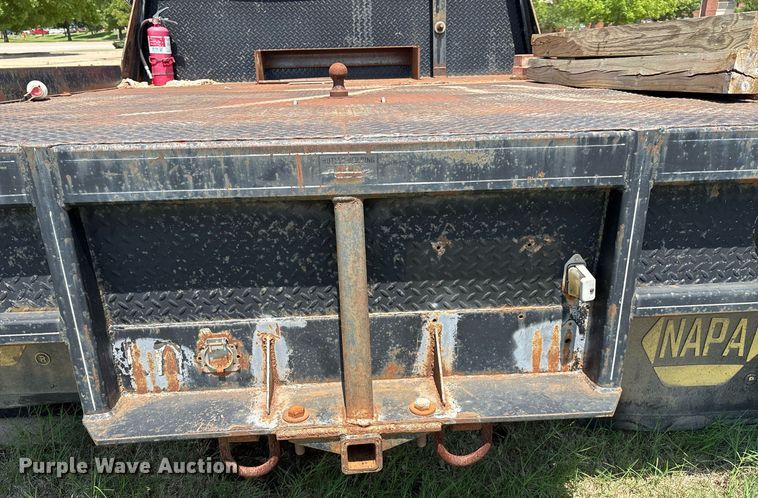 image for item EM2610 2002 International 4700 flatbed truck