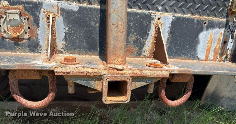 image for item EM2610 2002 International 4700 flatbed truck