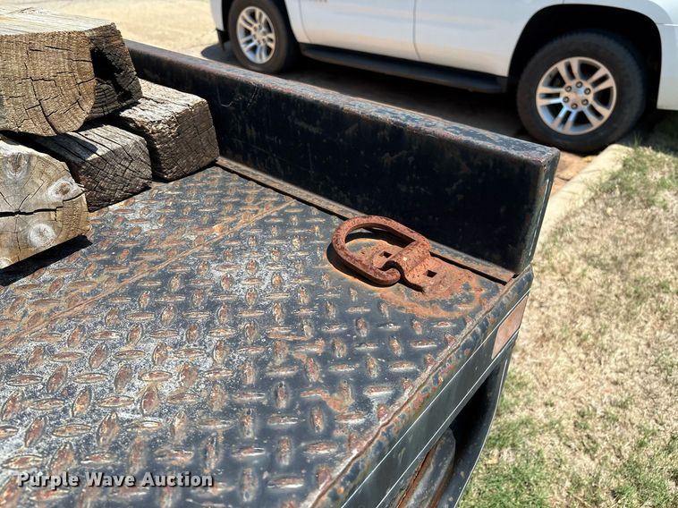 image for item EM2610 2002 International 4700 flatbed truck