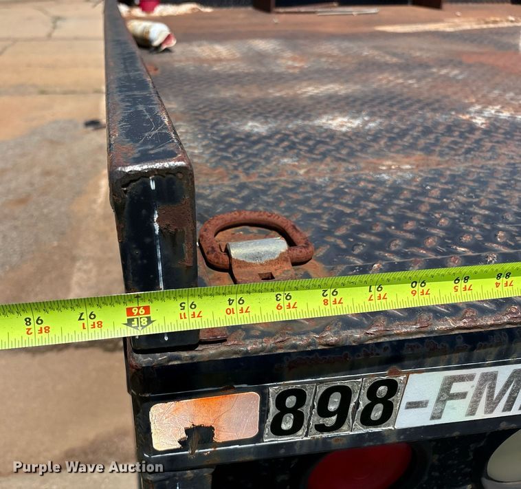 image for item EM2610 2002 International 4700 flatbed truck